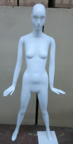 Manichino vetrina bambola - vetrina,