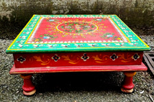 Hare Krishna Tavolo indiano in