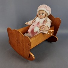 Bambola Porcellana Con Culla Legno Carillon Made In Italy Collezione Vintage