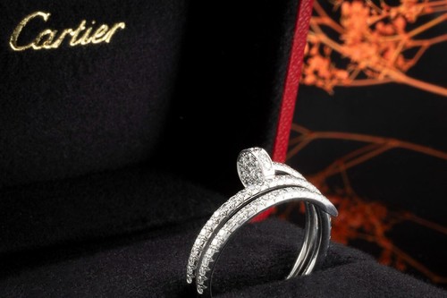 Anello cartier juste - juste, un