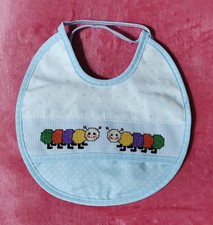 Bavaglino ricamato a mano a