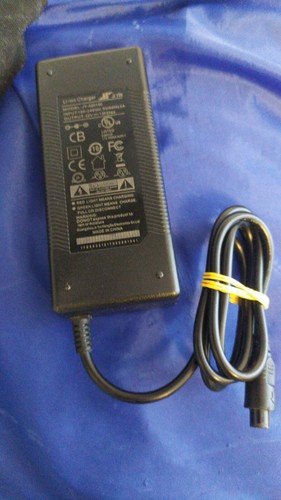 Alimentatore carica batteria - carica,