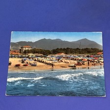 FORTE DEI MARMI SPIAGGIA CON ALPI APUANE CARTOLINA A COLORI