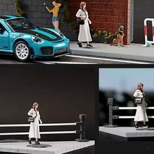 1:64 Miniature Figure Donna