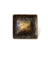 Bague brutaliste carré