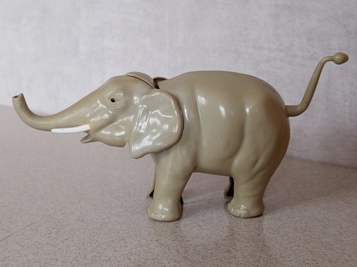 Ancien joustra éléphant - joustra,