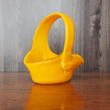 Antico vaso in vetro giallo