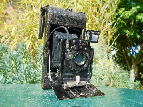 Ancien appareil photo ernemann - ancien,