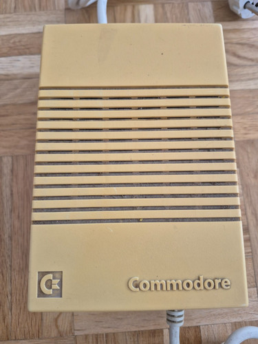 Alimentatore per commodore - ✅,