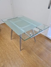 Tavolo allungabile moderno in vetro temperato e acciaio 4/6 posti