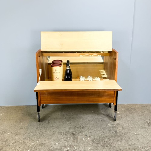 Mobile bar arrotolabile