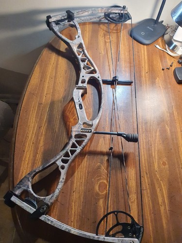 Hoyt charger 70lbs - 60-70lbs, 27"