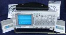 Oscilloscope  FLUKE PM 3082  Oscilloscopio analogico 4 canali 100 Mhz