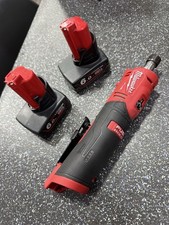 Milwaukee M12FDGS-0 12V Fuel Con 2 Batterie