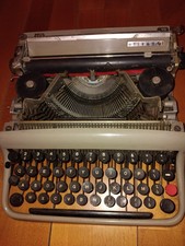 Macchina per scrivere Olivetti