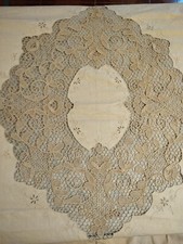 Copriletto matrimoniale antico con pizzo