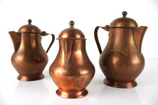 Set 3 Brocche Teiere in Rame Lattiera Numerate Oggetti Artigianali Vintage 4 5 6