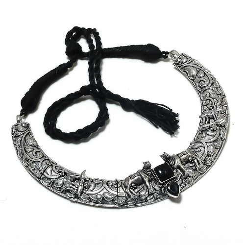 Collana con pietre preziose