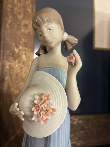 Retired lladro courtney - retired, “courtney"