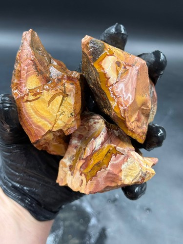 Red falcon jasper rough - red,
