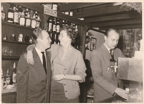 Foto cartolina bella donna con