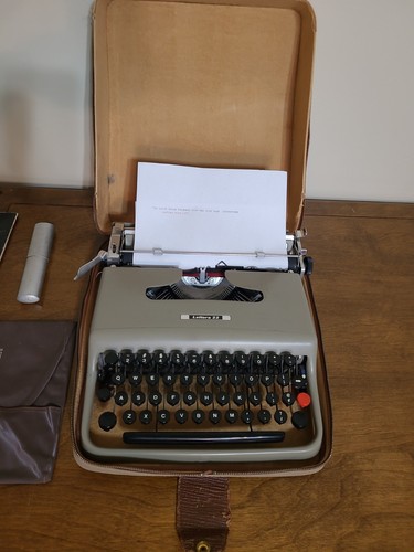 Macchina scrivere olivetti - da,