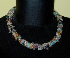 Collana, girocollo • Pietre dure multicolore • Vintage