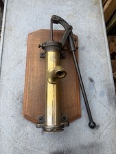 Antica pompa acqua pozzo in