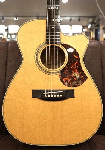 Chitarra acustica usata