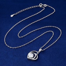 Collana con diamanti simulati