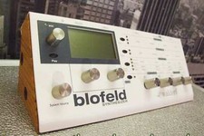 Supporto Waldorf Pulse 2 in rovere massello e Blofeld/guance estremità in sintetizzatori e legno