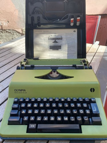 Macchina scrivere vintage - da,