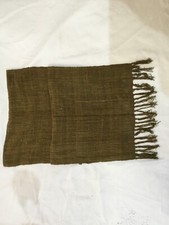 Sciarpa in seta grezza naturale, prodotto artigianale realizzato e tinto a mano.