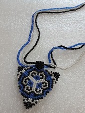 Collana e ciondolo artigianali