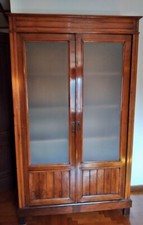 armadio antico con ante a