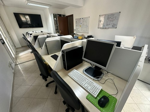 Vendesi postazioni call - , center