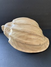 Conchiglia in legno intagliato