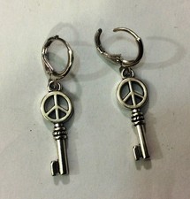 ORECCHINI EARRINGS UOMO DONNA CERCHI CIONDOLO CHIAVE PACE PEACE KEY UNISEX