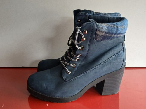 Scarpe stivaletti stringati