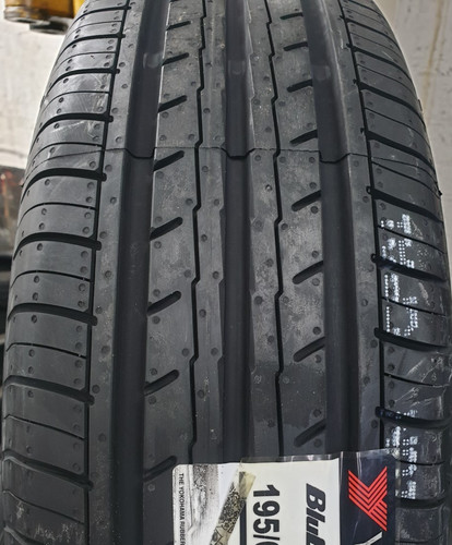 Nuovi pneumatici auto - nuovi,