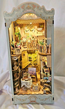 Book Nook / Mini casa delle
