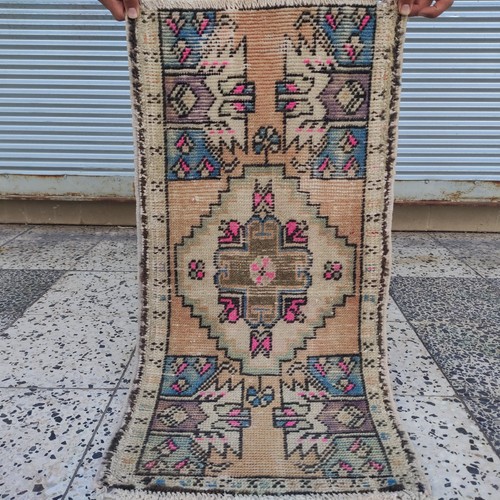 Tappeto piccolo vintage turco