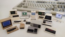 1:8 Set Retro Computer Miniature Commodore 64 PET VIC20 IBM PC Amiga 500 Apple