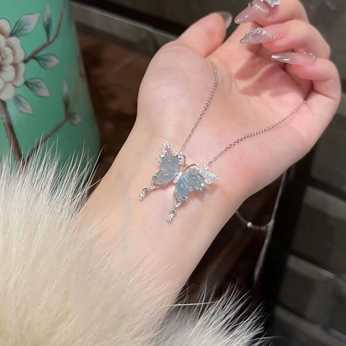 Collana farfalla blu ghiaccio