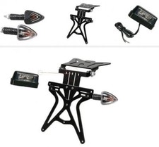 Kit portatarga Universale con frecce in carbon look e luce targa a LED 