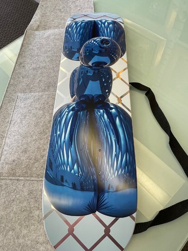 Jeff koons blue balloon dog - ",