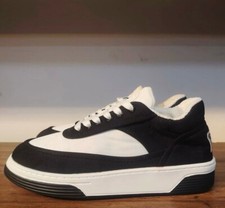 Sneakers Chanel nere, taglia