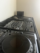 Pioneer CDJ 2000 and DJM 800