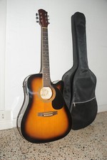 CHITARRA CLASSICA ACUSTICA ELETTRIFICATA PARI AL NUOVO