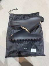 Yeezy YS-01 diapositive nere